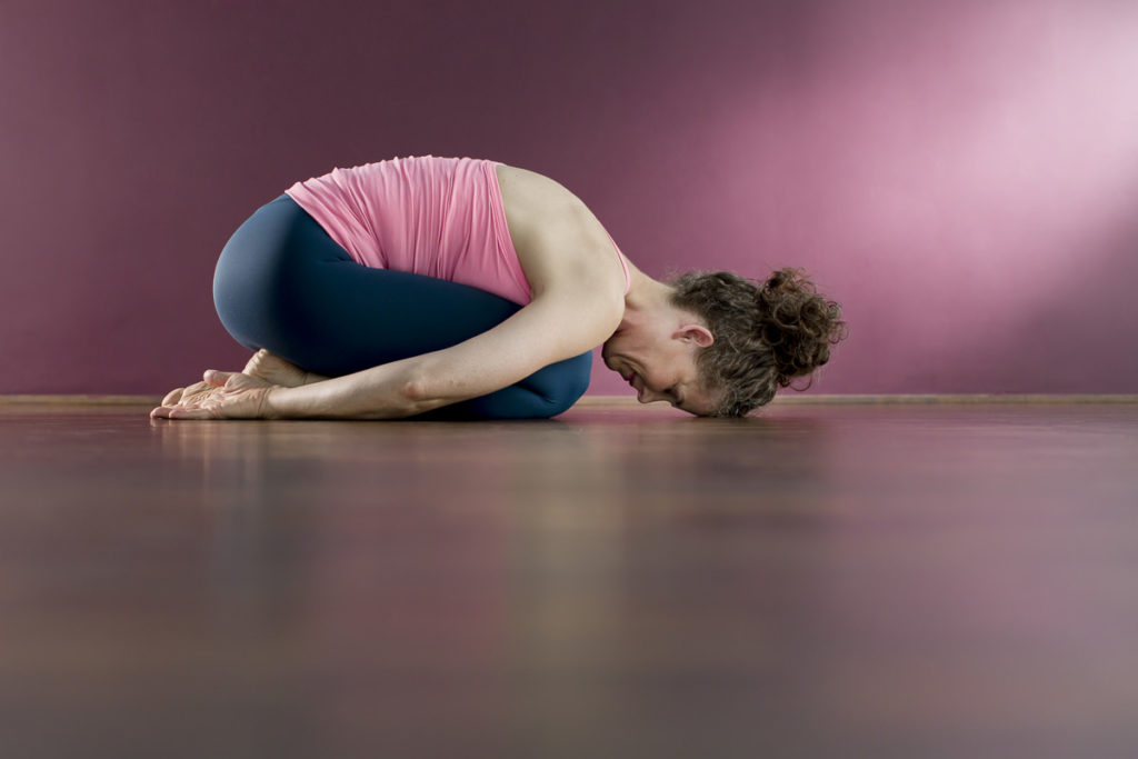 eine Yoga Lehrerin der Kölner Yoga Schule Ginger Up bei einem Asana | Foto: Hanna Witte